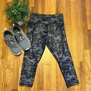 Zyia Womens 8 10 Gray Charcoal Shiny Camo Camouflage Athletic Leggings Pockets
